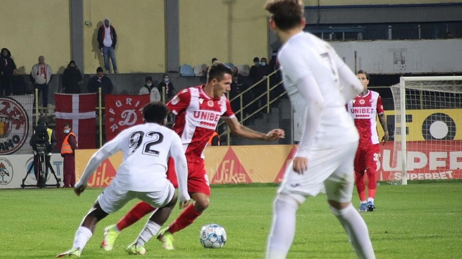 VIDEO | Dinamo – Gaz Metan 4-0! ”Câinii” au făcut spectacol în faţa unei echipe complet destrămate