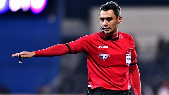 Horaţiu Feşnic arbitrează meciul Universitatea Craiova - FC Botoşani din barajul pentru Conference League