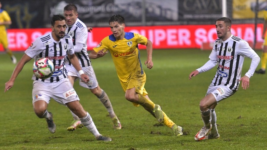 VIDEO | ”U” Cluj - Petrolul 0-1! ”Şepcile roşii” puteau să obţină un punct pe final contra ”lupilor galbeni”