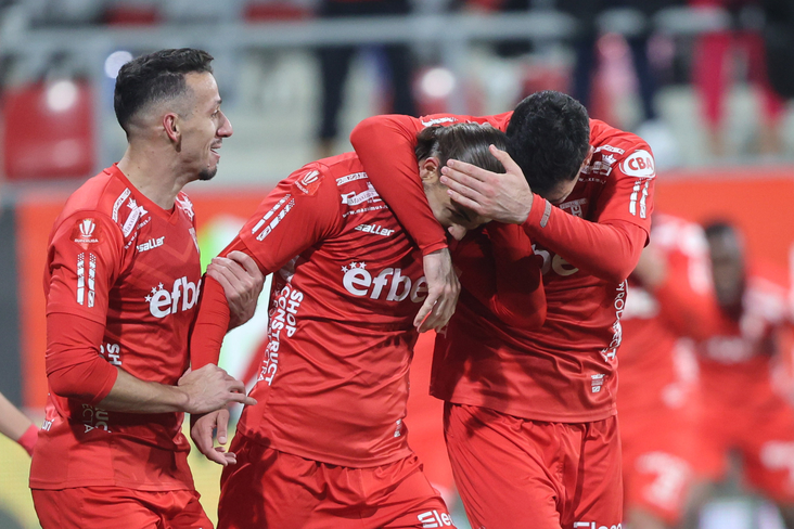 VIDEO | UTA - ”U” Cluj 2-0. Arădenii s-au impus graţie golurilor marcat în prima parte şi ies din zona retrogradării