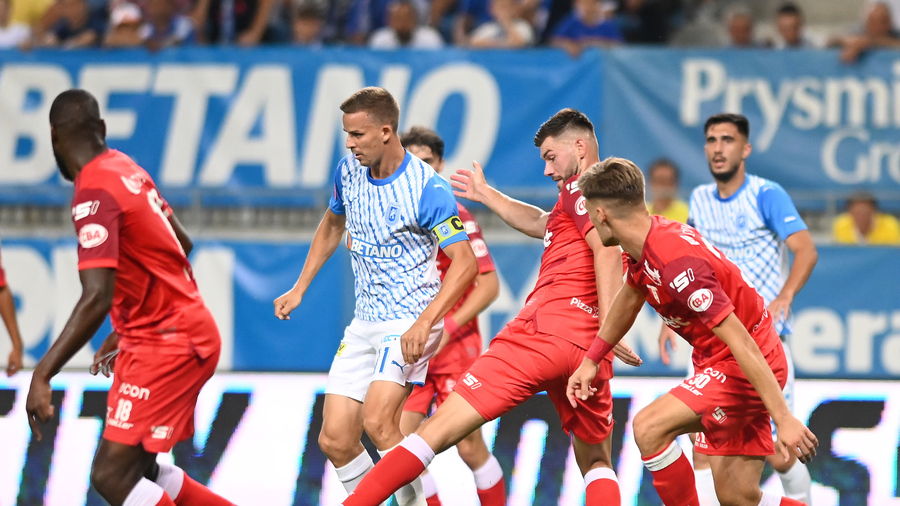 VIDEO | Universitatea Craiova - UTA Arad 3-0. Oltenii se descurcă excelent fără Mitriţă, iar Reghecampf are un start perfect de mandat