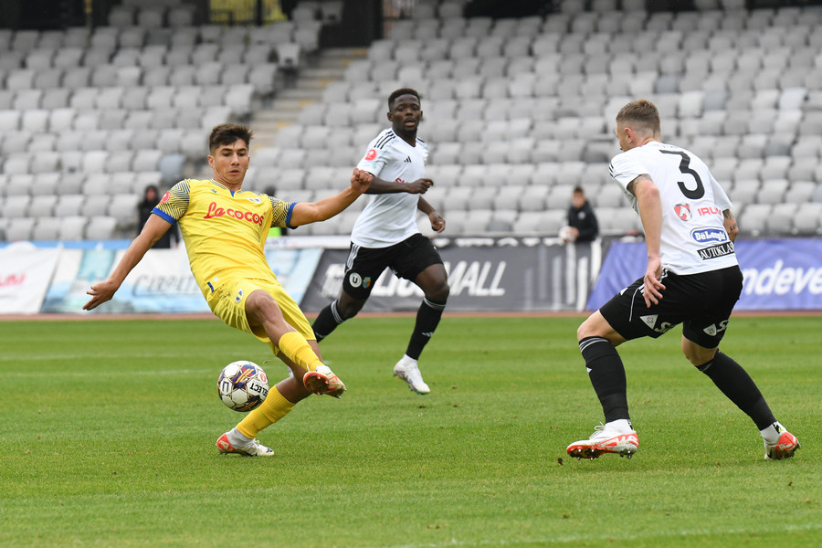VIDEO | "U" Cluj - Petrolul 0-0. Gazdele s-au descurcat în inferioritate numerică