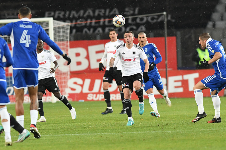 VIDEO | "U" Cluj - FCU Craiova 2-1. ”Şepcile roşii” fac un joc solid şi urcă pe loc de play-off