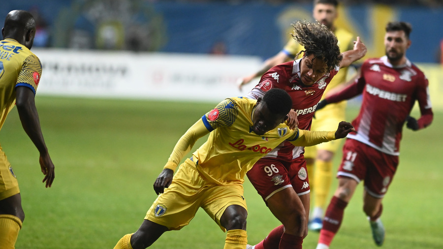 VIDEO | Petrolul - Rapid 0-0. A fost ”Primus Derby” mai mult în tribune! Ambele formaţii au avut câte un jucător eliminat
