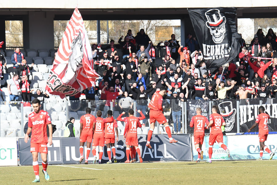  VIDEO | "U" Cluj - UTA Arad 1-3. A fost haos în apărarea ardelenilor