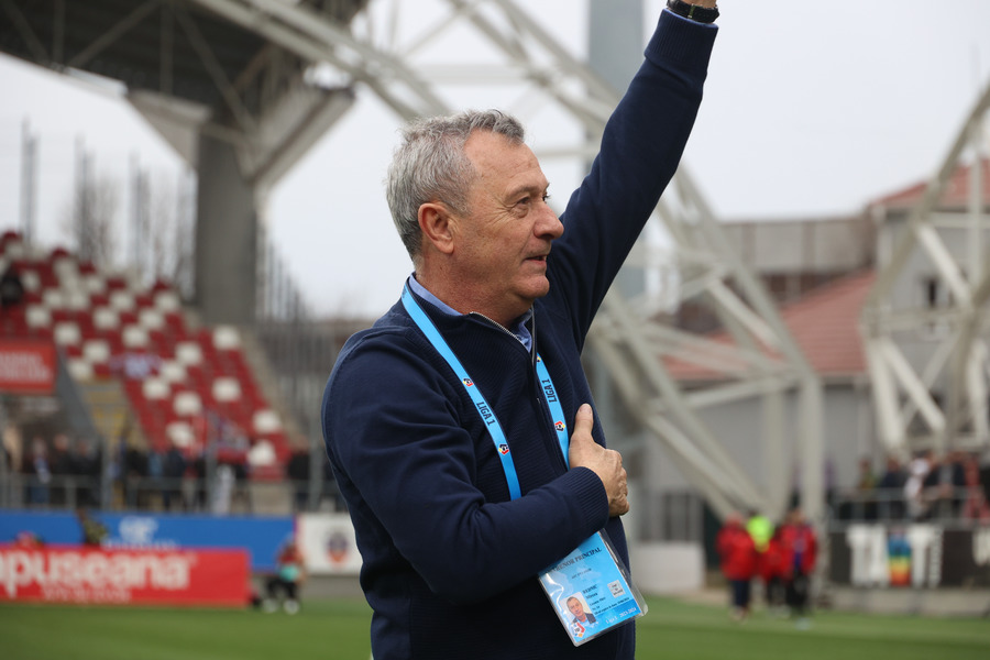 VIDEO | Mircea Rednic, reacţie vehementă după partida cu FC Voluntari: "Toţi sunteţi Mourinho, s-ar putea să-mi pierd eu răbdarea şi n-ar fi bine!"