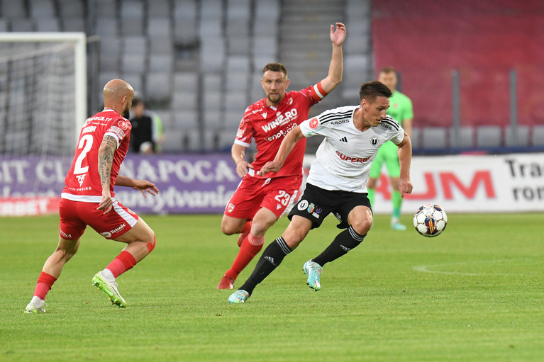 VIDEO | ”U” Cluj - Dinamo 2-2, în direct la Prima Sport 1! Oancea profită de gafa lui Golubovic