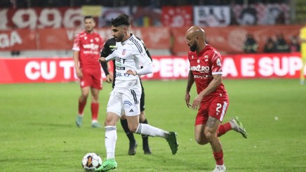 Horaţiu Feşnic arbitrează meciul FC Botoşani - CS Mioveni, din turul barajului de menţinere/promovare în Superliga