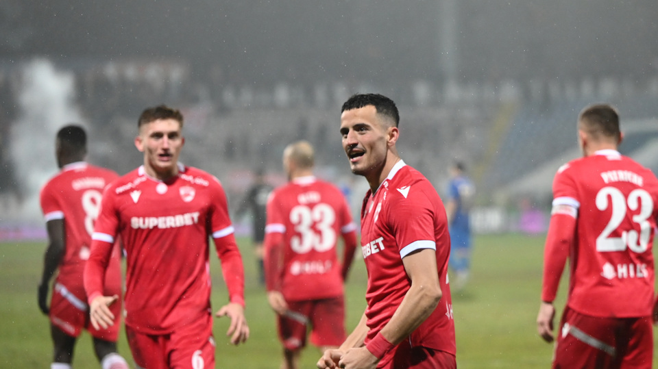 //i0.1616.ro/media/581/3142/38109/21861262/1/gloria-buzau-dinamo-bucuresti-superliga-superbet-7-12-2024.jpg