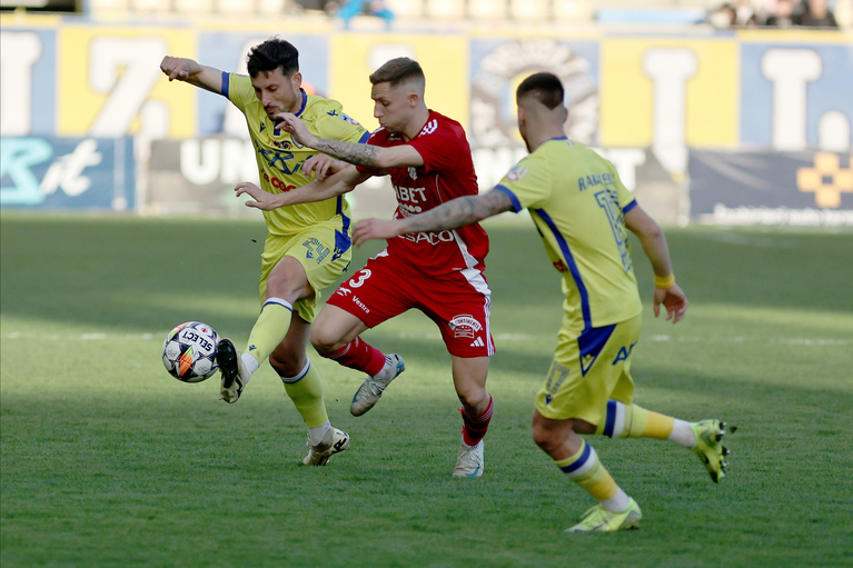 VIDEO | Petrolul - FC Botoşani 0-2. Moldovenii s-au impus fără mari emoţii şi Mutu începe cu stângul în play-out