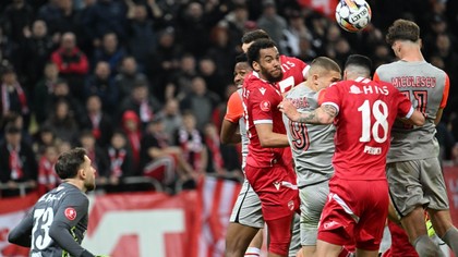 Fostul arbitru FIFA a dat imediat verdictul pentru faza la care FCSB a cerut penalty: „Legile jocului ne arată până unde se sancţionează henţul”