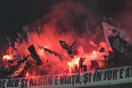 „M-au lovit în cap, sângele îmi curgea pe gât şi pe haine. Abia am realizat ce mi s-a întâmplat”. Incidente violente după derby-ul Clujului! Doi copii au ajuns de urgenţă la spital