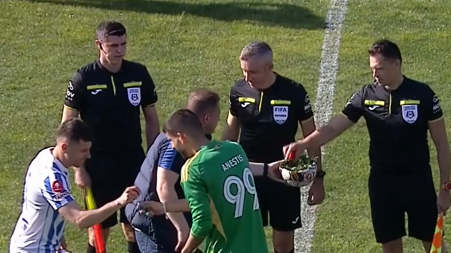 VIDEO | Hristos a Înviat! S-au ciocnit ouă înainte de Poli Iaşi - FC Botoşani
