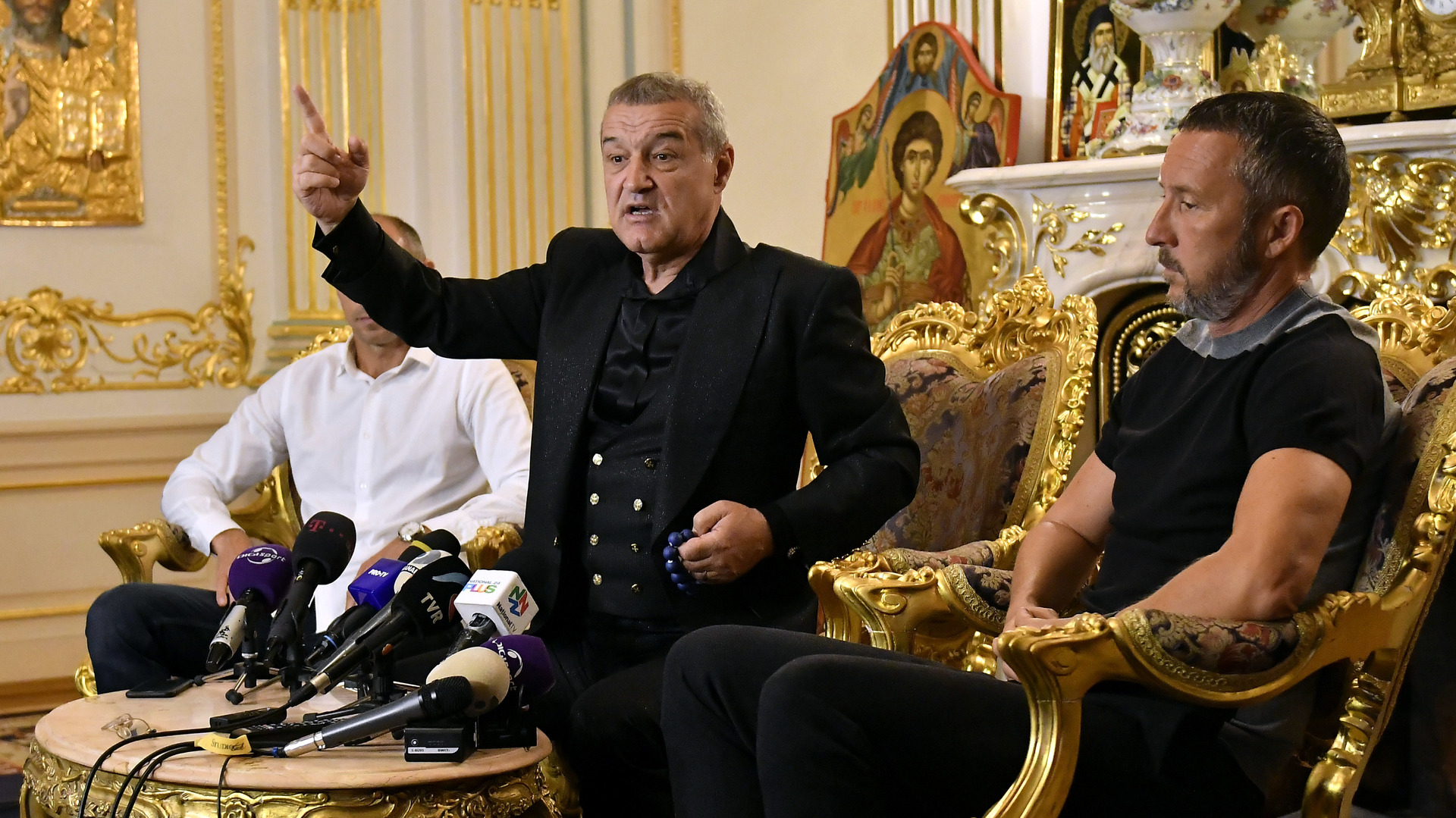 Becali vrea să spargă banca pentru atacantul care rupe porţile în Superligă, iar clubul a făcut anunţul oficial după oferta venită: ”17-18 milioane de euro plus procente!”

