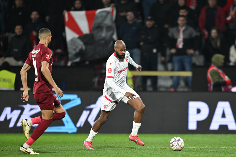 VAR-ul nu a mers la CFR - U Cluj, iar FRF a venit cu precizări: ”Incident provocat de un membru al echipei de ordine!”

