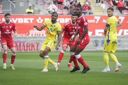 VIDEO | UTA - Petrolul 2-0! Arădenii s-au impus fără mari emoţii şi au urcat în clasament