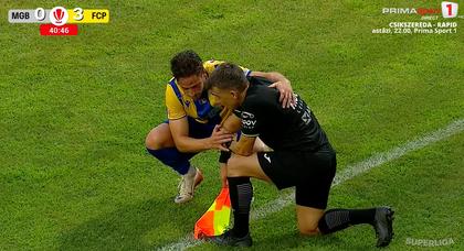 VIDEO | Scene nemaivăzute în Superliga! Arbitrul de linie s-a accidentat la braţ şi a fost transportat la spital