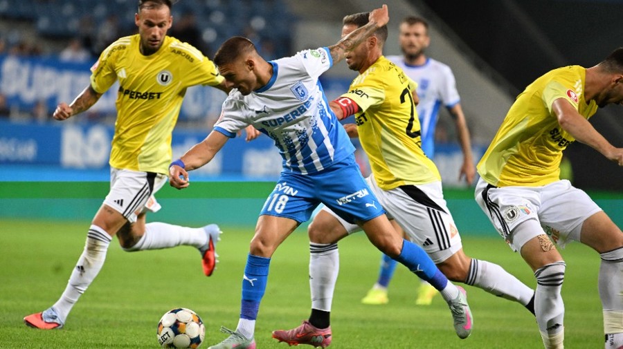 Moment tensionat după Universitatea Craiova - U Cluj. Faza care a stârnit o dispută aprinsă: „O porcărie de lege”/„Care e argumentul?” | VIDEO EXCLUSIV 