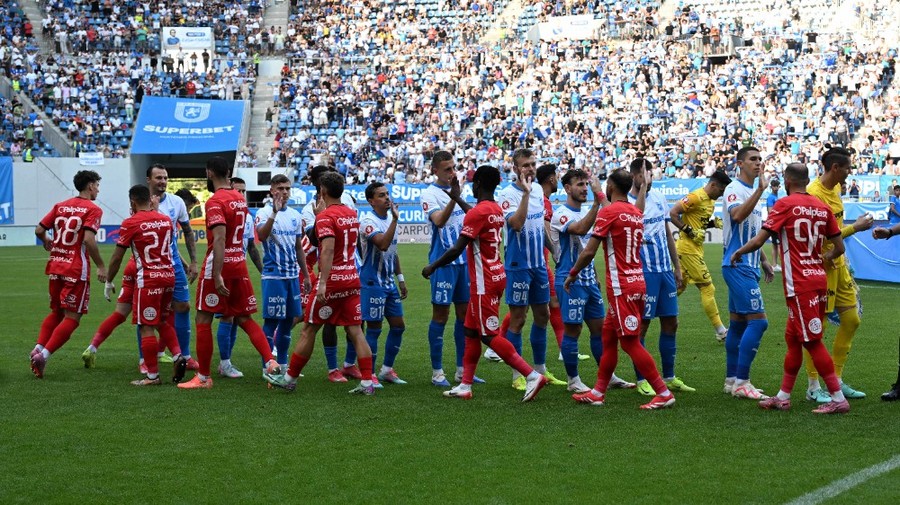 A şters pe jos cu unul dintre cei mai experimentaţi jucători din SuperLigă, imediat după Universitatea Craiova - FC Hermannstadt: „Nu ştii să dai în minge! Mi se pare incredibil” | EXCLUSIV