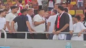 Conflict la finalul meciului Dinamo - UTA Arad! Un suporter a aruncat cu un lichid în direcţia lui Sebastian Colţescu | VIDEO EXCLUSIV