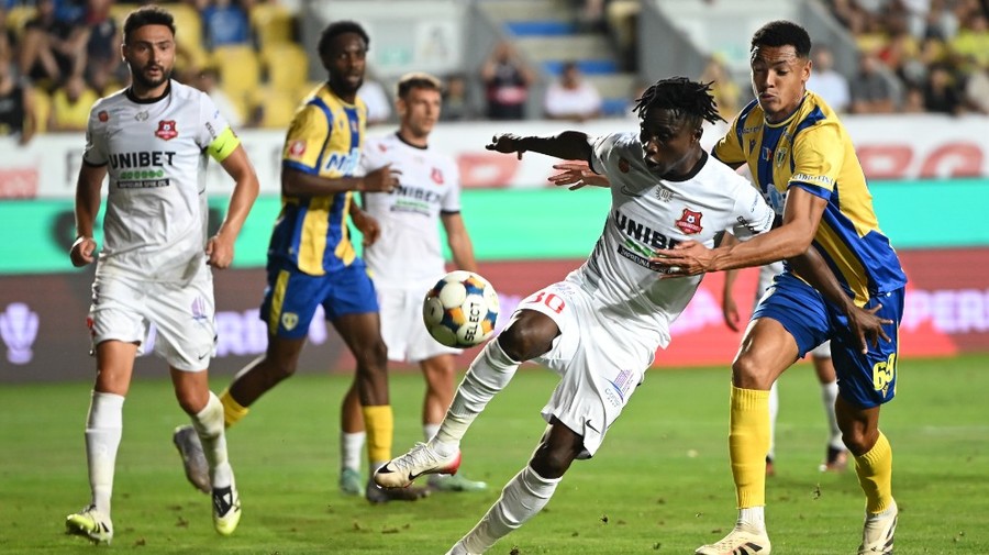 VIDEO | Fază controversată în partida Petrolul – Hermannstadt! Gazdele au cerut vehement acordarea unei lovituri de pedeapsă