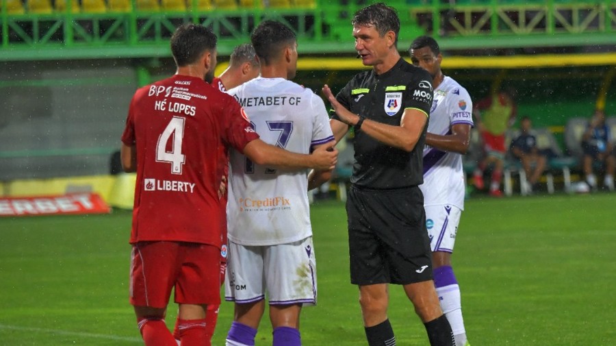 A văzut penalty-ul acordat de Mladinovici şi a reacţionat! "Mi-a căzut cerul în cap" | EXCLUSIV