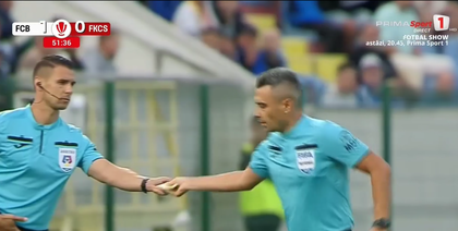 VIDEO | Moment antologic în Superliga! Centralul Horaţiu Feşnic şi-a uitat cartonaşele la vestiar