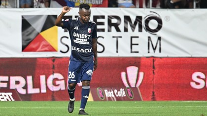 Ongenda, criticat dur după ce i-a „furat” golul lui Dumiter! „E un gest urât. făcut singurul sprint din meci ca să prindă mingea înainte să intre în poartă” | VIDEO EXCLUSIV