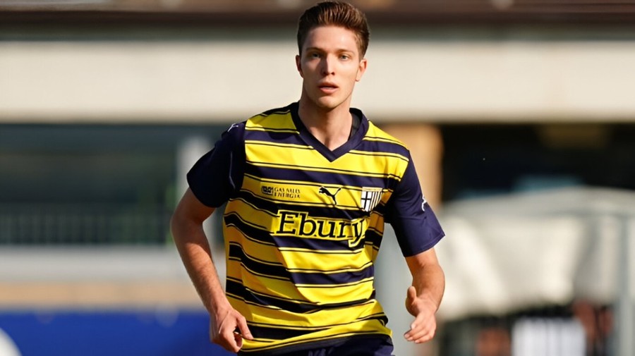 Jucătorul antrenat de Chivu la Parma a bătut palma cu o formaţie din SuperLiga