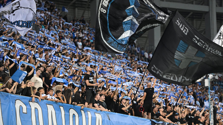 Fanii Universităţii Craiova, criticaţi pentru că nu se ridică la nivelul performanţelor jucătorilor: „Aşa ar trebui să gândească. Hai să ne schimbăm şi noi mentalitatea ca şi public” | VIDEO EXCLUSIV