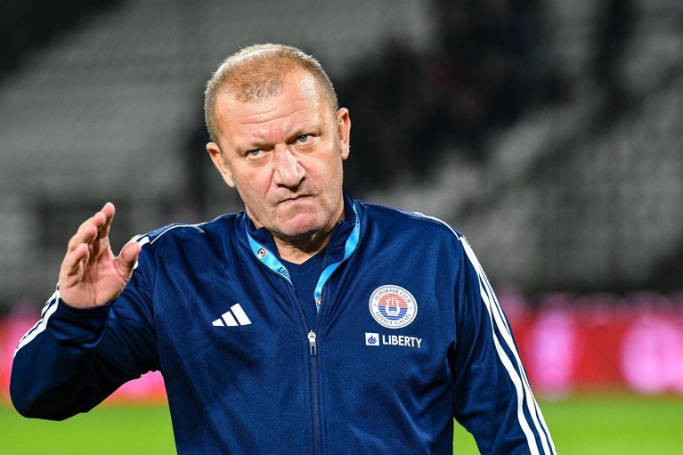 Încă o demitere în SuperLiga?! Dorinel Munteanu, aşteptat să semneze cu o echipă cu pretenţii la titlu + Un alt club se bate pentru semnătura „Neamţului”
