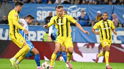 VIDEO | Derby-ul din Oltenia nu a dezămăgit! Start incendiar de partidă între Universitatea Craiova şi Dinamo 