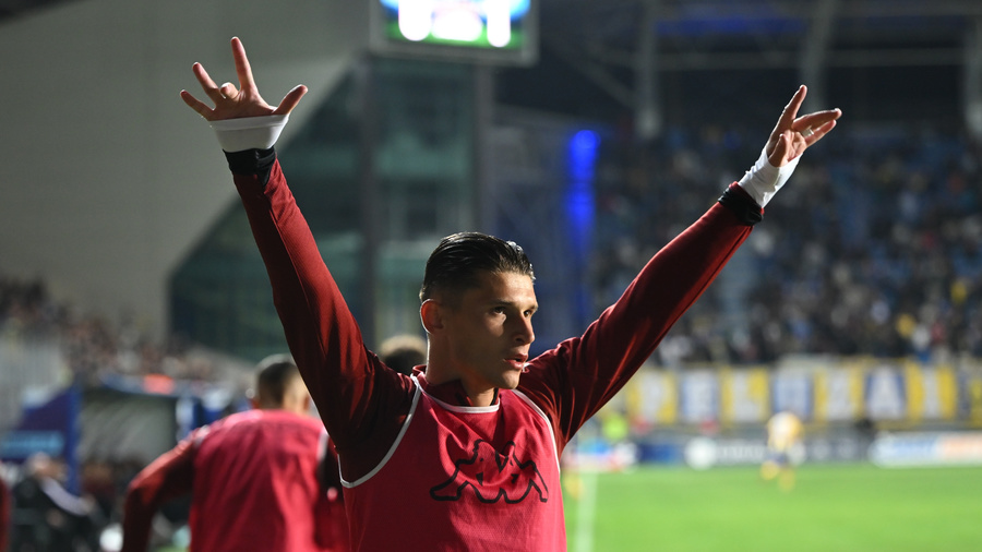 Alexandru Dobre a dat-o la pace cu suporterii Rapidului după victoria cu Petrolul: „Până la urmă sunt şi eu om” 