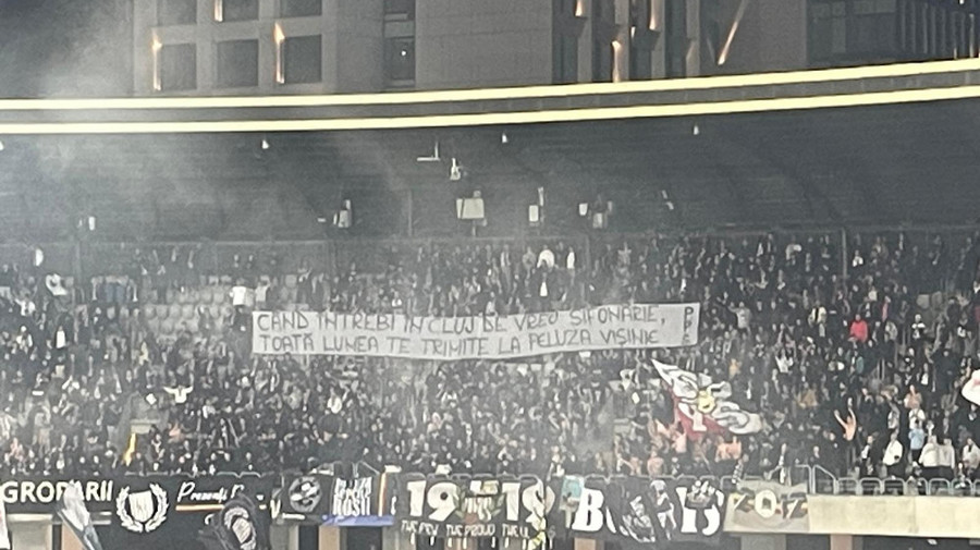 "U" Cluj - CFR | Ce bannere au afişat cele două galerii la derby