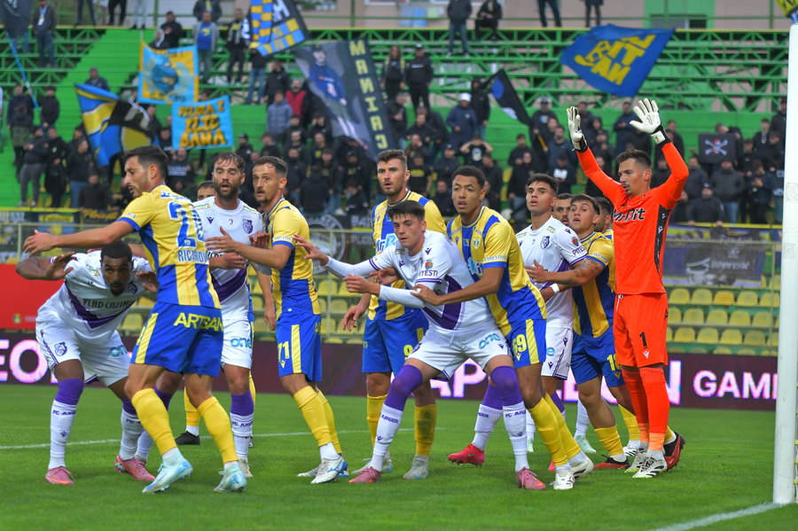 VIDEO | FC Argeş - Petrolul 0-1. Revelaţia startului de sezon şi-a pierdut strălucirea