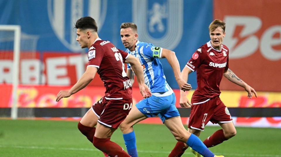 //i0.1616.ro/media/581/3142/38109/22221342/1/universitatea-craiova-rapid-bucuresti-play-off-superliga-superbet-2-05-2025-3.jpg