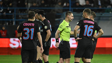 Mihai Stoica a pus piciorul în prag! Val de critici la adresa arbitrilor după victoria cu Farul: „Nu ar mai trebui delegat la meciurile noastre. Tot timpul ne-a făcut probleme” | VIDEO EXCLUSIV