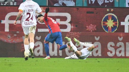 „Împingerea mi se pare evidentă. Trebuia să intervină VAR-ul”! Fostul arbitru FIFA, critici la adresa oficialilor din meciul FCSB – Rapid | VIDEO EXCLUSIV