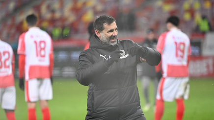 VIDEO | Zeljko Kopic este încântat de jocul elevilor săi, dar cere în continuare transferuri: „Ştiu că toată lumea vorbeşte de cât de bine jucăm, dar tot cred că ne mai trebuie trei jucători” 