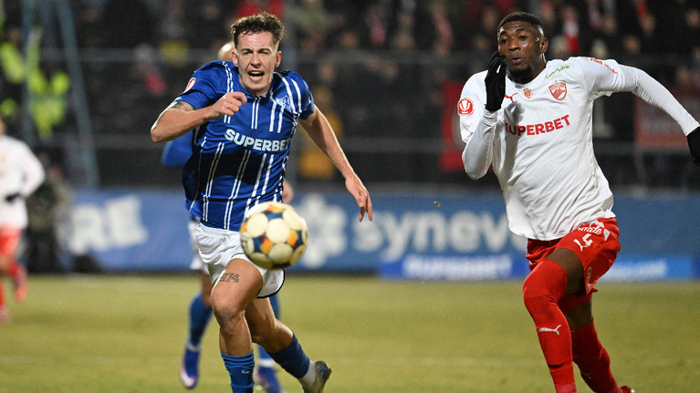 VIDEO | Farul – Dinamo, în direct pe Prima Sport 1 şi PrimaPlay.ro! ”Câinii” egalează după o eroare a portarului