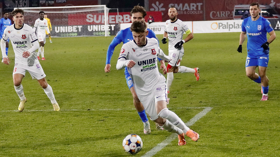 //i0.1616.ro/media/581/3142/38109/22338510/1/afc-hermannstadt-sibiu-universitatea-craiova-superliga-superbet-14-12-2025.jpg