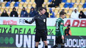 „E un penalty care nu ar trebui dat niciodată pentru binele fotbalului”! Decizia lui Horia Mladinovici din meciul Metaloglobus – Oţelul, o nouă controversă în jurul arbitrajului din SuperLigă | VIDEO EXCLUSIV