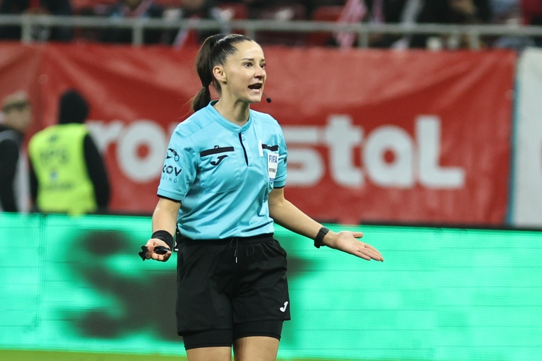 FCSB va fi arbitrată în premieră de o femeie în Superliga