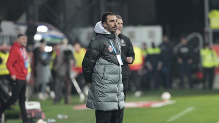 Elias Charalambous a răbufnit la conferinţa de presă! Jurnaliştii din România, ţinta antrenorului de la FCSB: „Urmăresc una-două persoane din mass-media, care judecă corect. În rest nu, pentru că nu sunt corecţi”