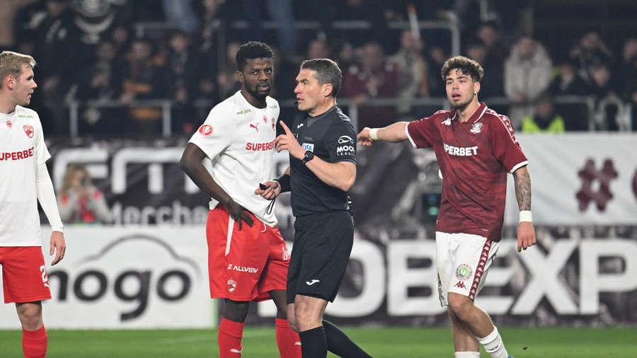 Conducerea lui Dinamo a pus tunurile pe Istvan Kovacs după arbitrajul din derby-ul cu Rapid! Câte meciuri ar putea sta pe bară centralul dacă se va accepta cererea de suspendare făcută de trupa din Ştefan cel Mare