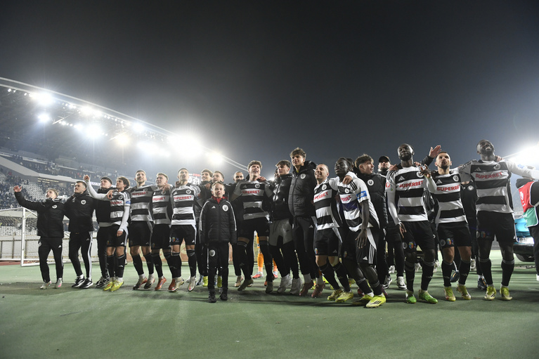 Basarab Panduru laudă disciplina tactică de la U Cluj după victoria din derby: „Toată lumea se poziţionează şi se apără exact cum trebuie” | VIDEO EXCLUSIV