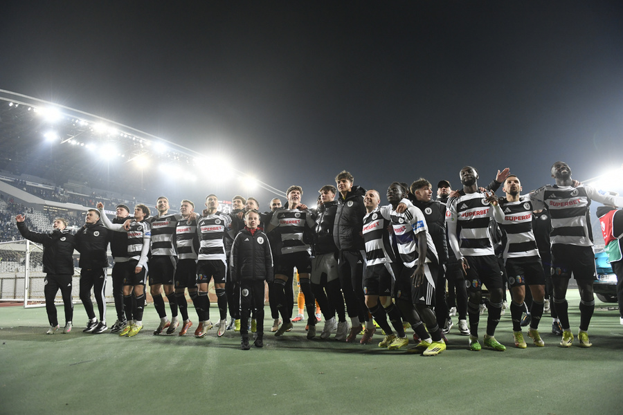 Basarab Panduru laudă disciplina tactică de la U Cluj după victoria din derby: „Toată lumea se poziţionează şi se apără exact cum trebuie” | VIDEO EXCLUSIV