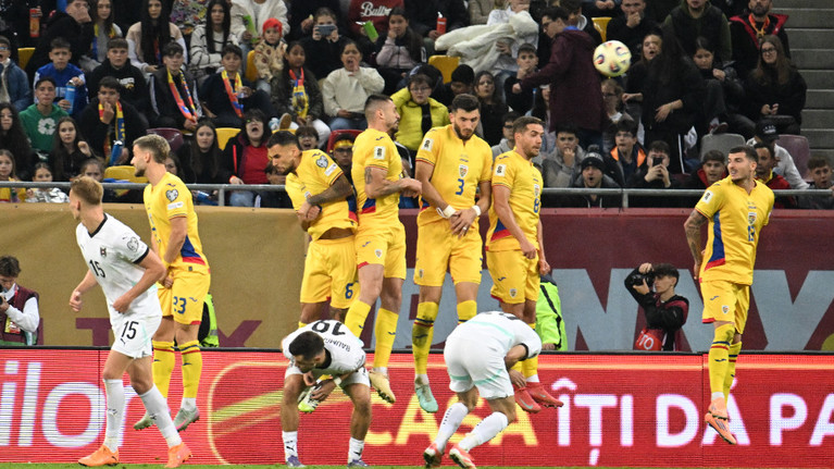 Discurs fără ocolişuri despre reculul fotbalului românesc: ”Noi vorbim de fotbal, dar ce facem pentru educaţie? Dacă arunci în România o vrăjeală la televizor, o crede toată lumea”