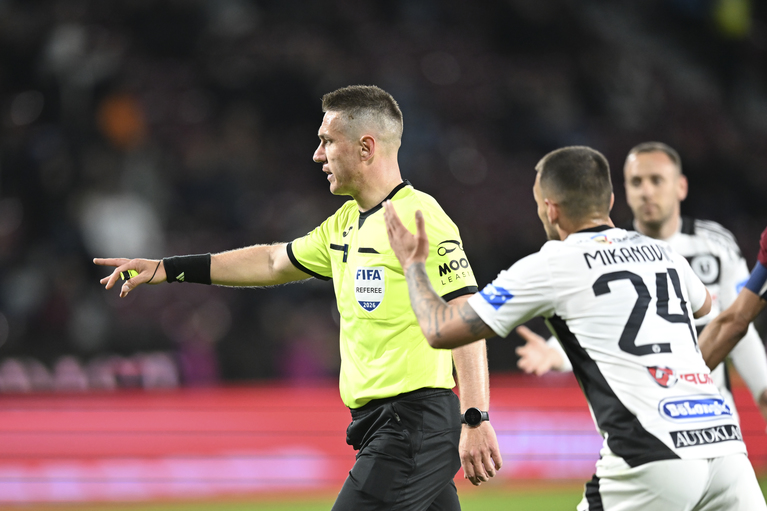 
Szabolcs Kovacs, scos în faţă după scandalul de la derby-ul Clujului! Arbitrul a fost delegat la cel mai tare meci al etapei