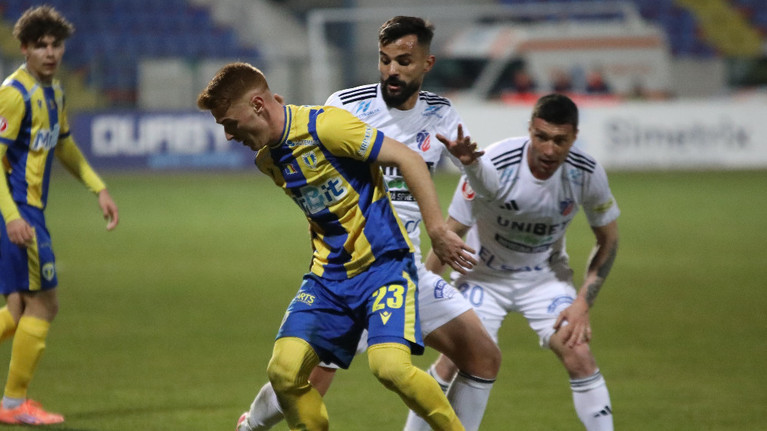 VIDEO | FC Botoşani – Petrolul, ASTĂZI, de la 16:00, în direct pe Prima Sport 1 şi PrimaPlay.ro! "Lupii" trebuie să se îndepărteze de retrogradare